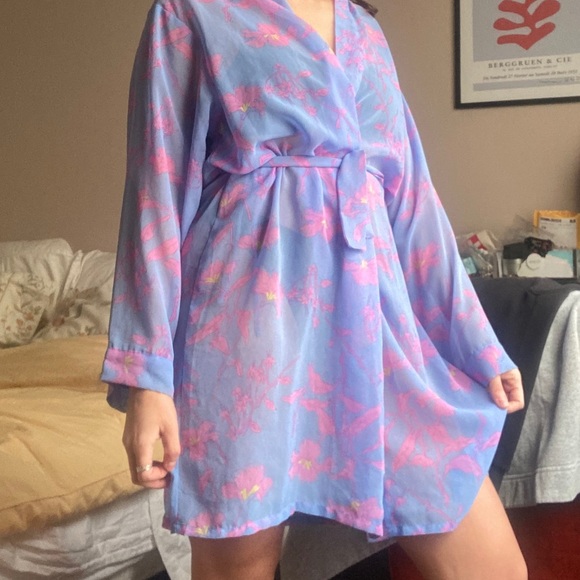 Sold 💘 floral kimono robe 💘 - Picture 2 of 7